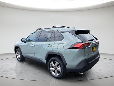 Used 2021 Toyota RAV4 XLE Premium AWD/4WD image 7