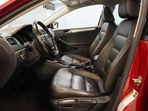 Used 2017 Volkswagen Jetta SE FWD image 6