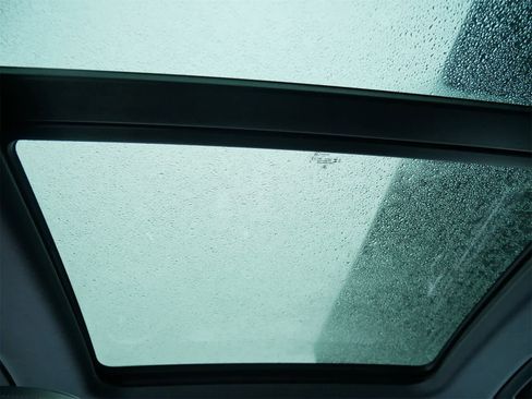 Used 2025 Porsche Macan image 7