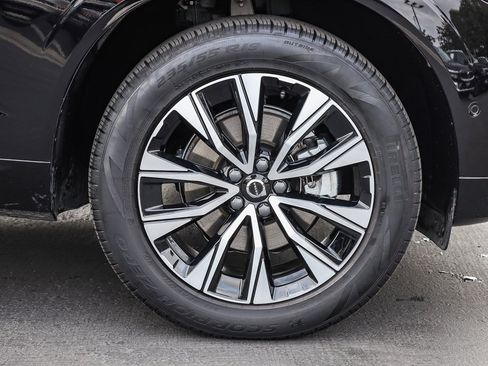 Used 2025 Volvo XC60 B5 Plus image 6