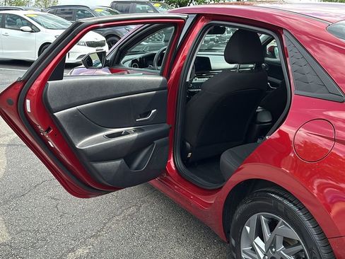 Used 2024 Hyundai Elantra Blue image 28