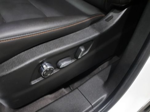 Used 2019 Cadillac XT4 Sport w/ Cold Weather Package AWD/4WD image 10