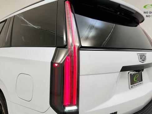 Used 2026 Cadillac Escalade Platinum Sport w/ LPO, ONYX Package AWD/4WD image 25