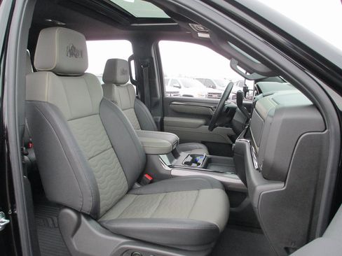 Certified 2025 Chevrolet Silverado 2500 ZR2 w/ ZR2 Bison Edition image 22