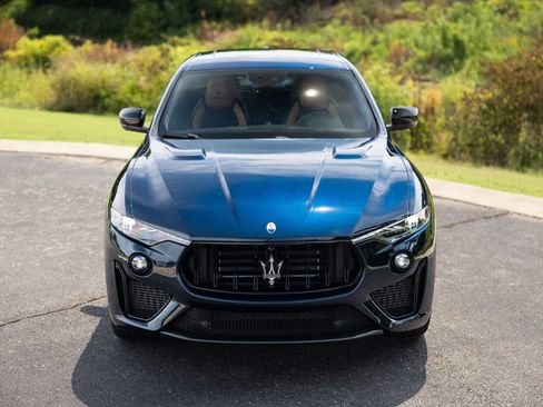 Used 2024 Maserati Levante Trofeo AWD/4WD image 11