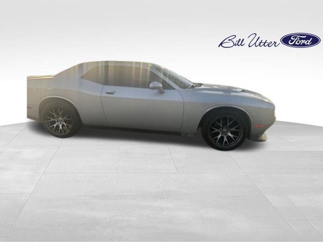 Used 2020 Dodge Challenger SXT RWD image 2