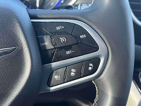 Used 2023 Chrysler Pacifica Touring-L FWD image 24