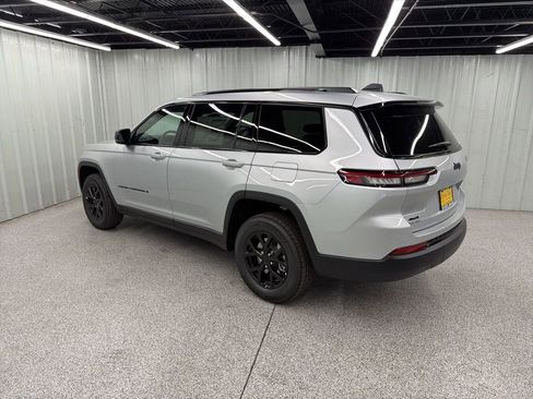 New 2025 Jeep Grand Cherokee L Altitude image 4