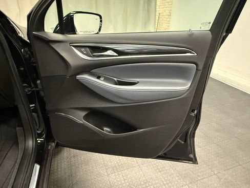 Used 2023 Buick Enclave Essence image 18