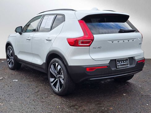 Certified 2024 Volvo XC40 B5 Ultimate w/ Climate Package image 13