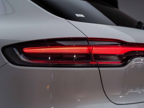 Used 2025 Porsche Macan Turbo image 16