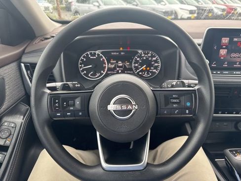 Used 2022 Nissan Rogue SV AWD/4WD image 15