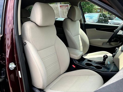 Used 2017 Kia Sorento LX image 7