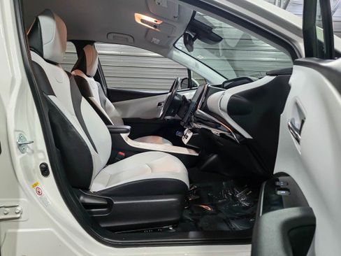 Used 2018 Toyota Prius Prime Advanced image 14