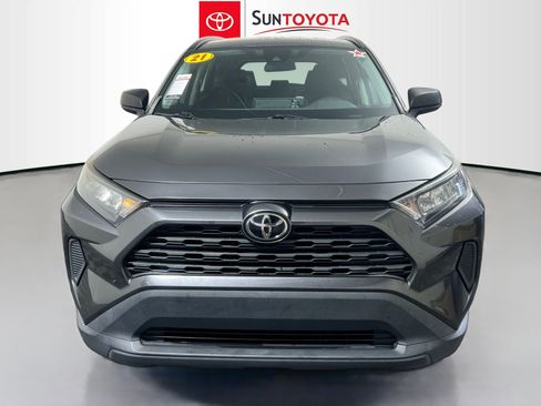 Used 2021 Toyota RAV4 LE FWD image 10