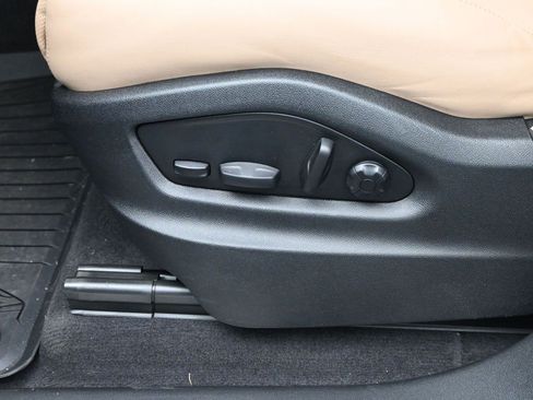 New 2025 Porsche Cayenne Coupe image 21