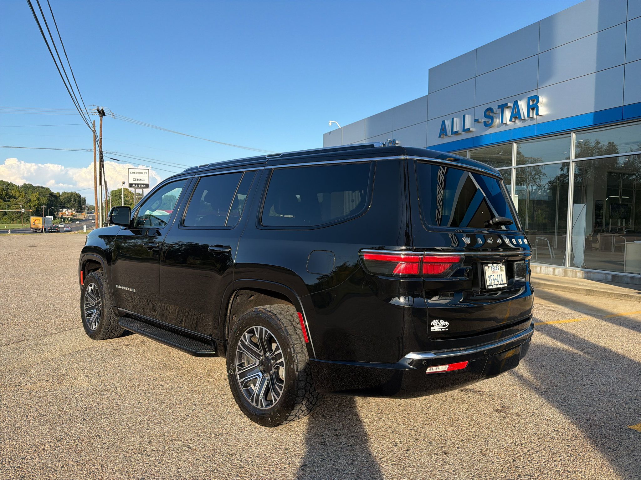 Used 2024 Jeep Wagoneer Series II w/ Convenience Group I AWD/4WD image 7