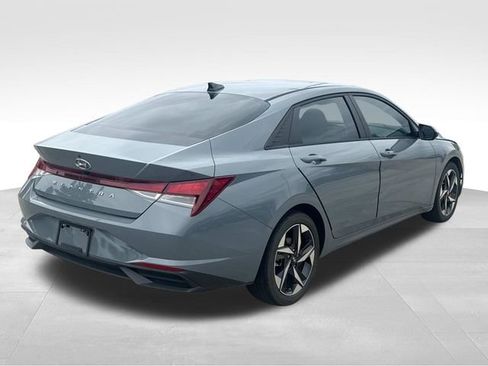 Used 2023 Hyundai Elantra SEL w/ Convenience Package FWD image 9