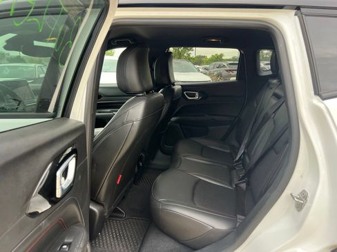 Used 2025 Jeep Compass Trailhawk AWD/4WD image 17