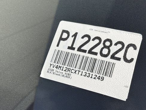 Certified 2026 Volvo XC60 B5 Plus w/ Climate Package PRO AWD/4WD image 33