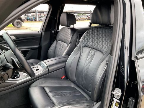 Used 2022 BMW X7 xDrive40i w/ M Sport Package image 9