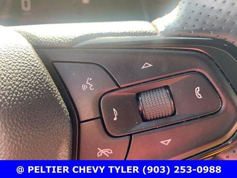 Used 2025 Chevrolet Trax RS w/ Driver Confidence Package FWD image 19