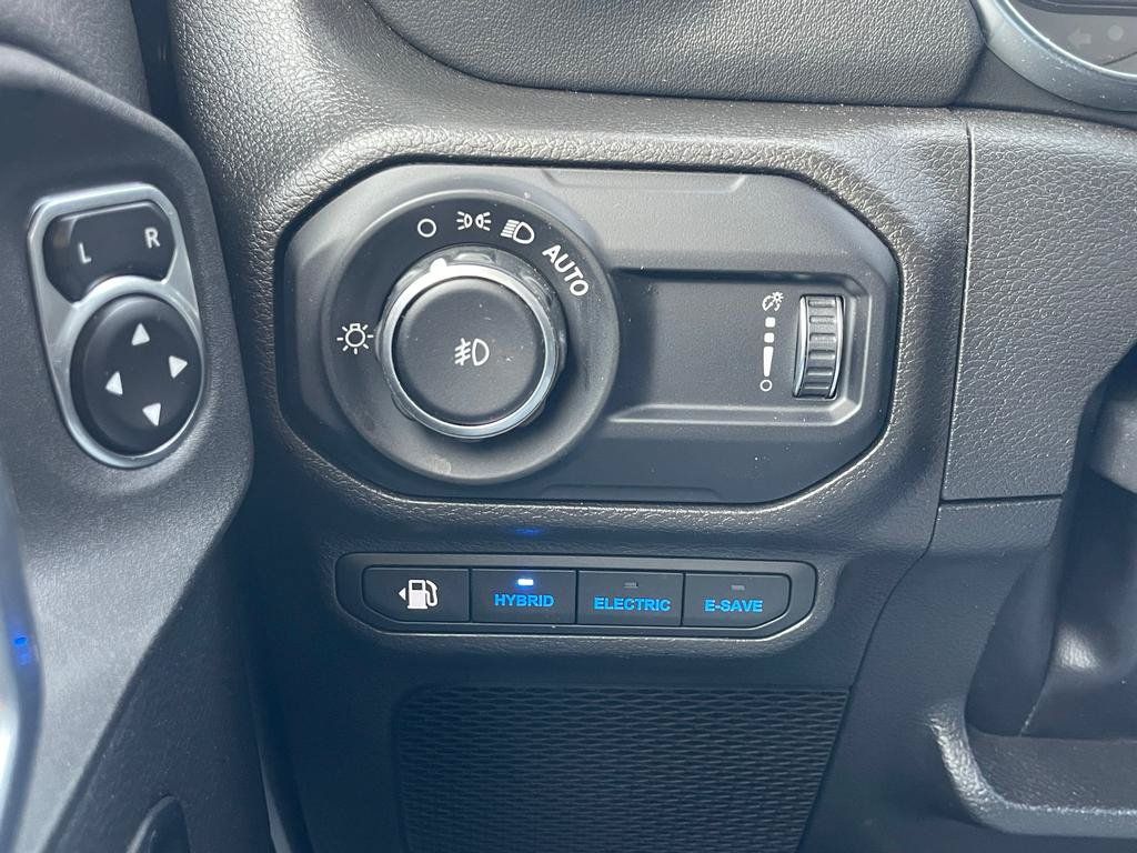 Used 2023 Jeep Wrangler Unlimited Sahara w/ Cold Weather Group AWD/4WD image 22