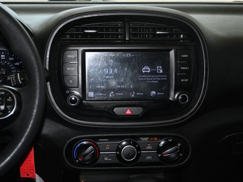 Used 2022 Kia Soul LX image 15