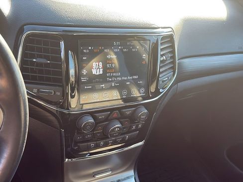 Used 2019 Jeep Grand Cherokee Altitude image 21