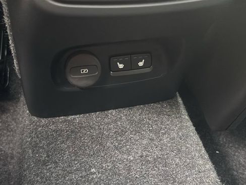 Certified 2026 Volvo XC40 B5 Plus AWD/4WD image 9