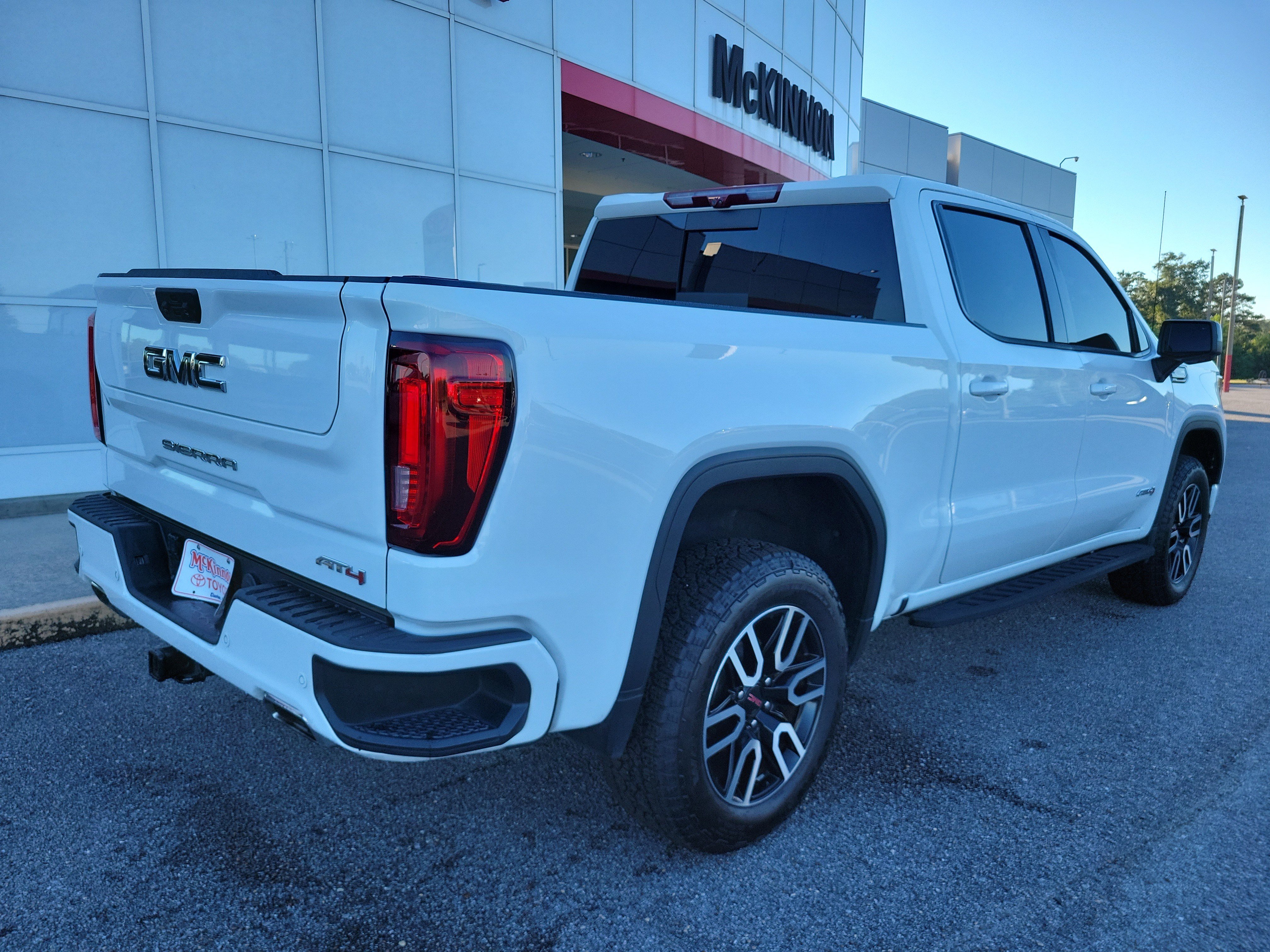 Used 2023 GMC Sierra 1500 AT4 w/ AT4 Premium Package AWD/4WD image 5