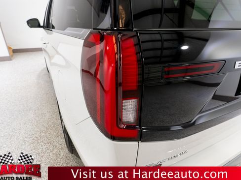 Used 2025 Ford Expedition Max Platinum w/ Platinum Ultimate Package AWD/4WD image 9
