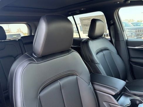 New 2026 Jeep Grand Cherokee Limited AWD/4WD image 32
