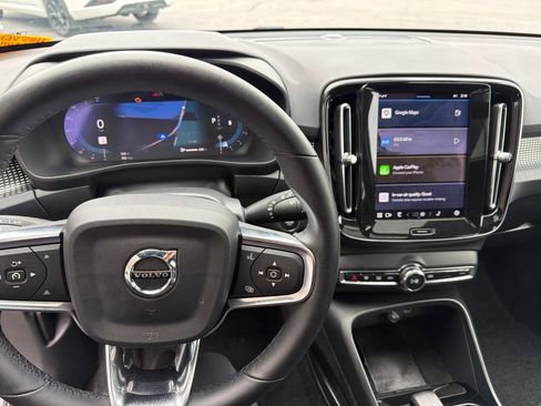 Certified 2025 Volvo XC40 B5 Plus AWD/4WD image 9
