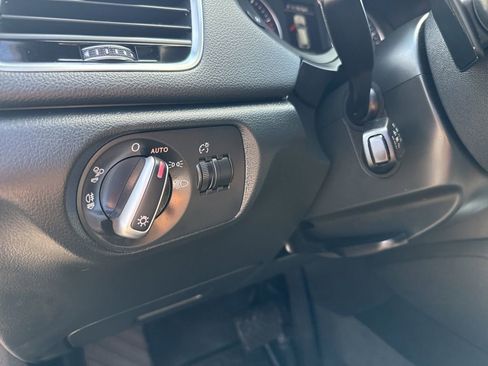 Used 2018 Audi Q3 2.0T Premium Plus w/ Premium Plus Package AWD/4WD image 16