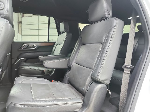 Used 2025 GMC Yukon Denali RWD image 12