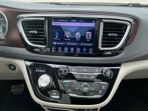 Used 2019 Chrysler Pacifica Limited FWD image 27