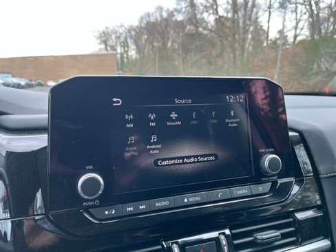 Used 2025 Nissan Pathfinder SV image 14