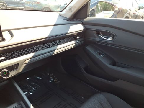Used 2025 Honda Accord SE image 23