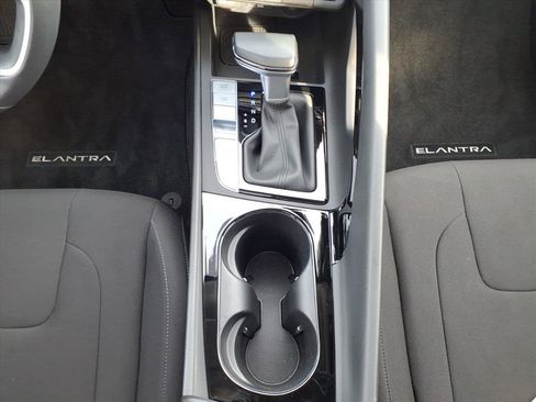 Certified 2025 Hyundai Elantra SEL image 23