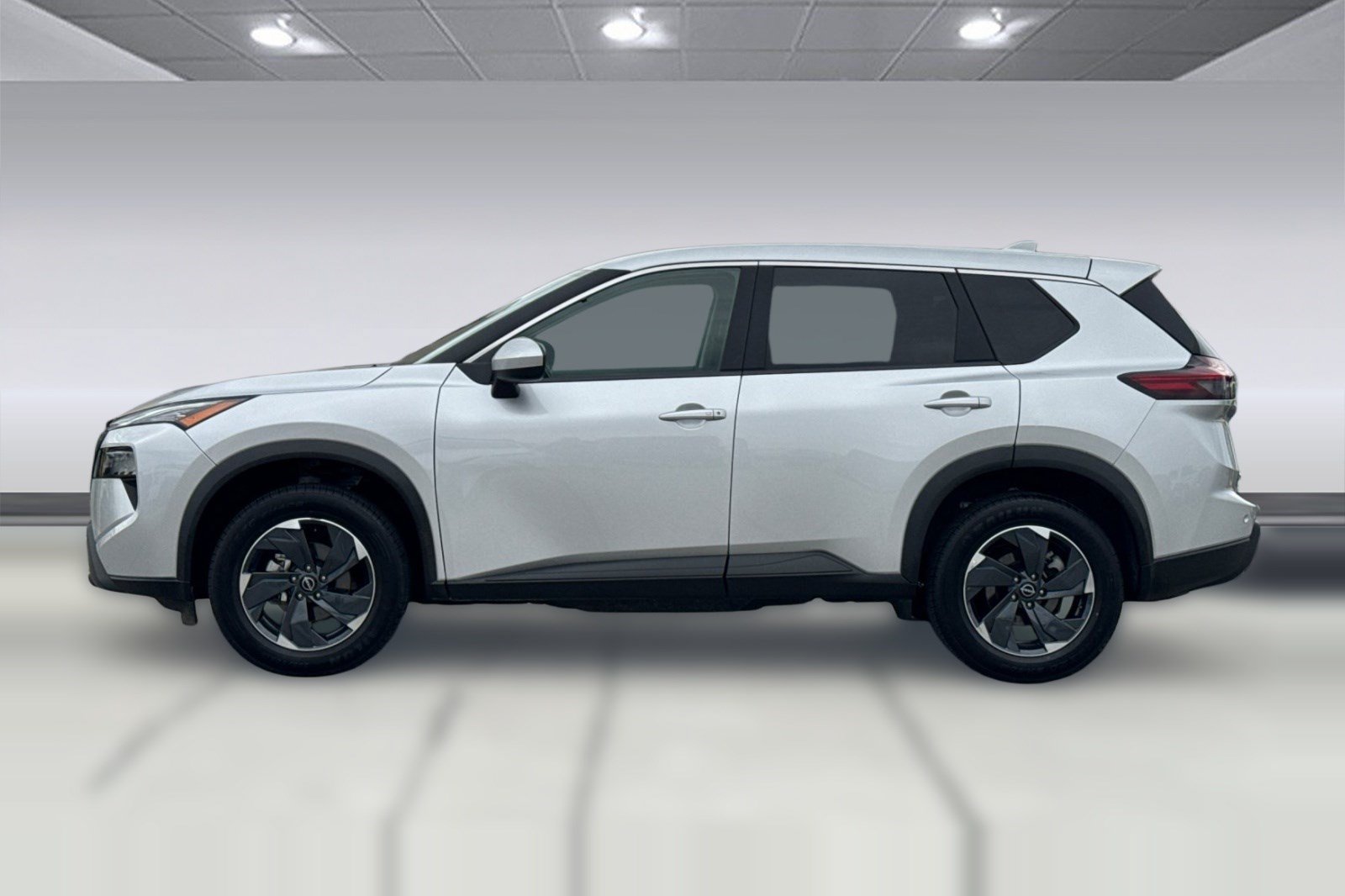 Used 2025 Nissan Rogue SV AWD/4WD image 2