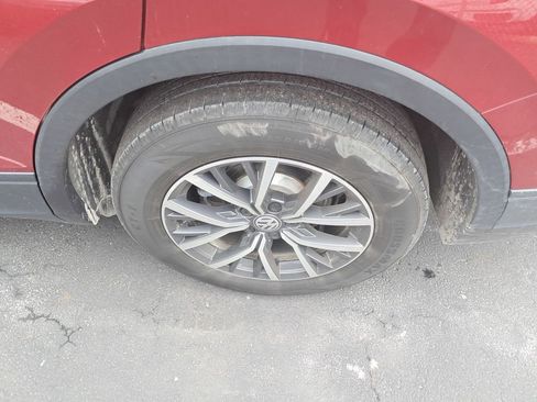 Used 2019 Volkswagen Tiguan SE w/ Panoramic Sunroof Package image 9