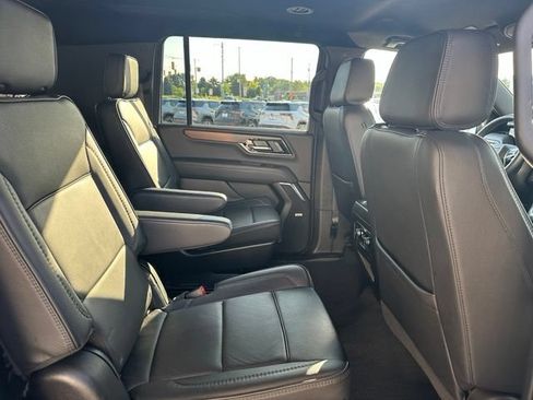 Used 2025 GMC Yukon XL Denali AWD/4WD image 18