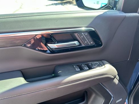 New 2026 Chevrolet Suburban Premier AWD/4WD image 21
