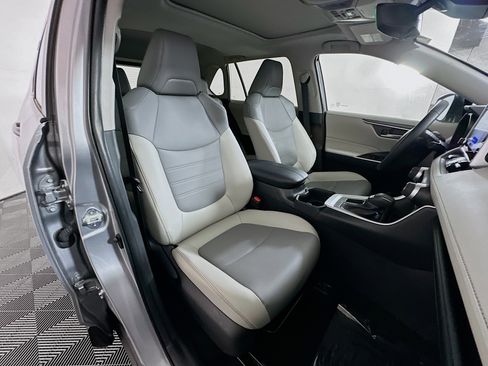 Used 2024 Toyota RAV4 XLE Premium image 28