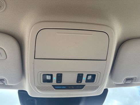 Used 2023 Ford Explorer Limited image 35