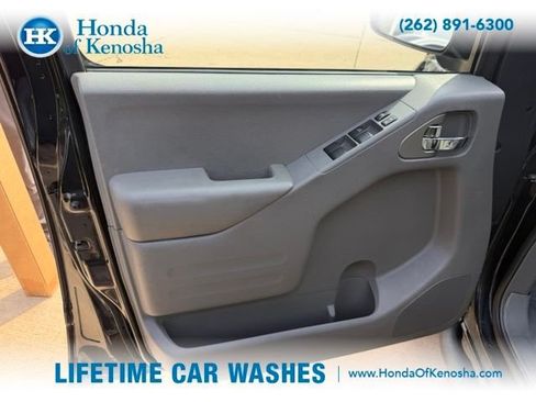 Used 2018 Nissan Frontier SV AWD/4WD image 6