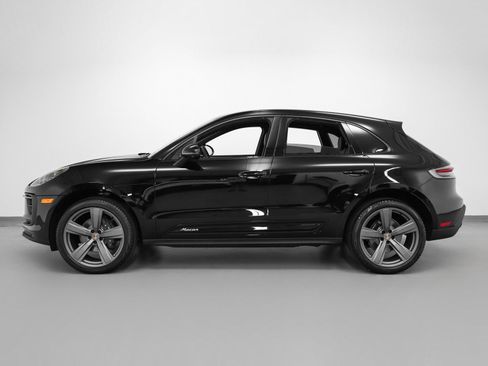 Certified 2025 Porsche Macan image 2