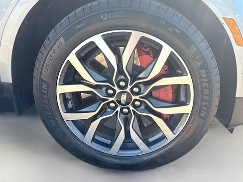 Certified 2023 Cadillac XT5 Sportv w/ Technology Package image 33