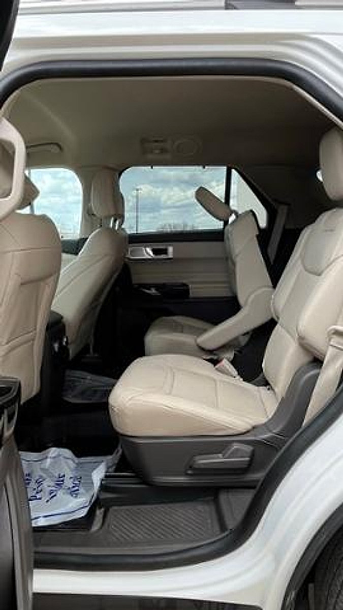 Used 2023 Ford Explorer Platinum w/ Technology Package AWD/4WD image 13